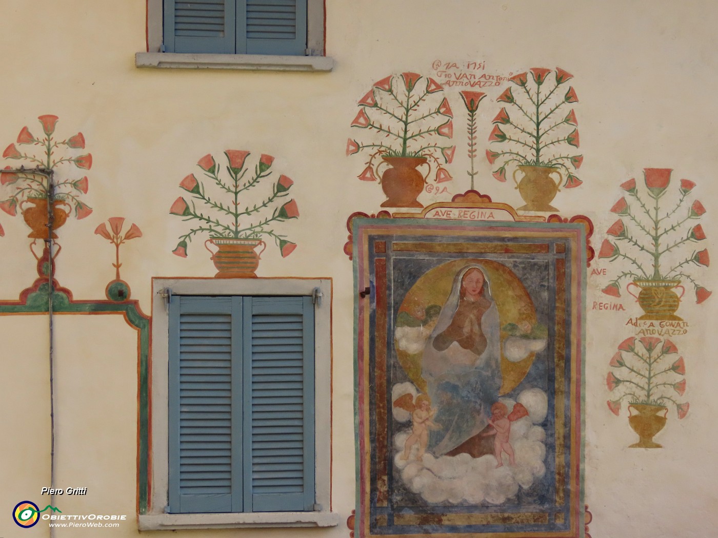 13 Belle decorazioni sulla facciata di casa GiovanAntonio Annovazzo.JPG